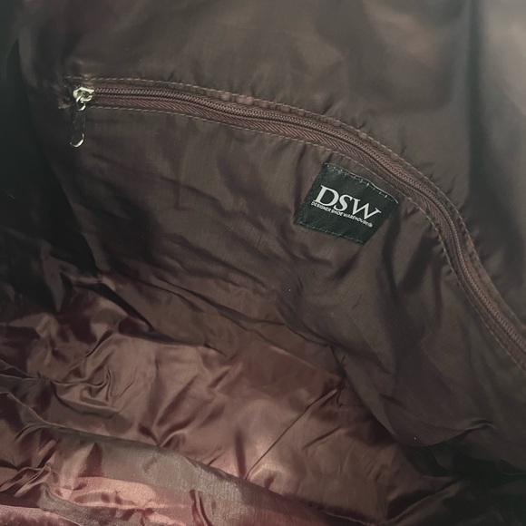 Maroon weekender duffle bag! - Picture 4 of 5